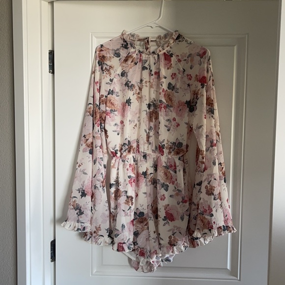 🌸ROMWE Women's Cute Floral Boho Printed Ruffle Bell Sleeve Loose Fit Jumpsuit - Picture 2 of 6